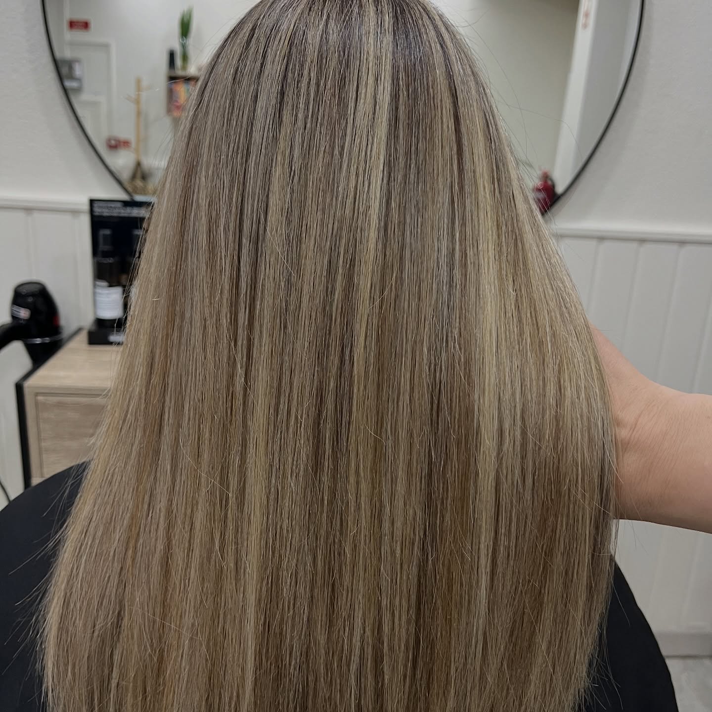 Madeixas loiras claras em cabelo comprido e liso
